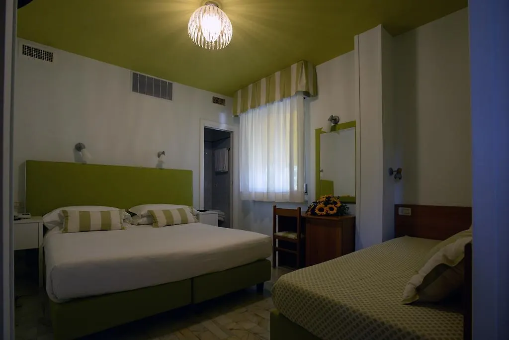 Hotel Giulio Cesare Cinquale 3*,