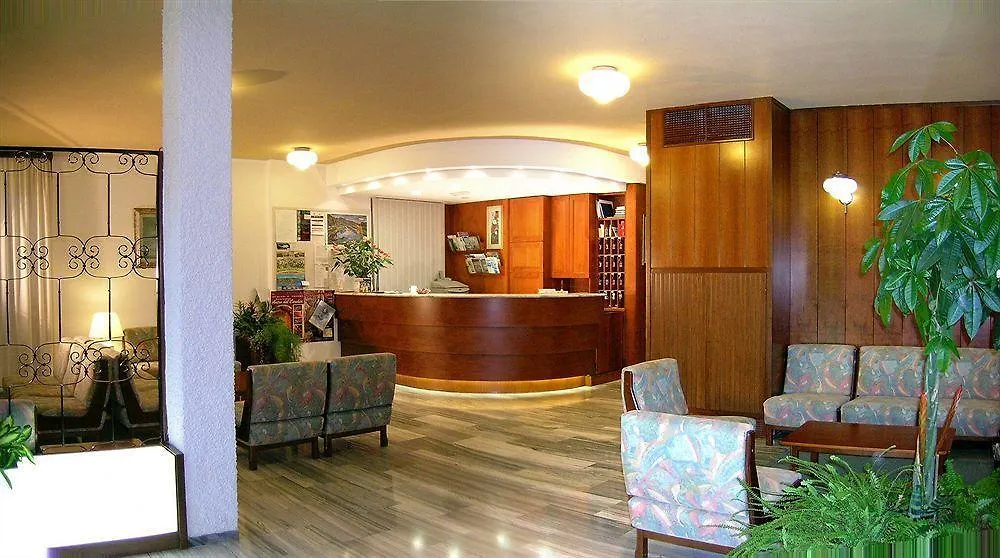 Hotel Giulio Cesare Cinquale 3*,