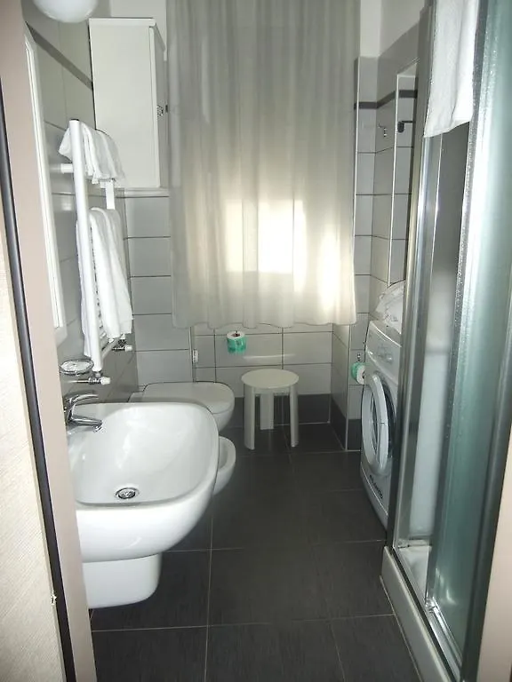 Hotel Giulio Cesare Cinquale 3*,