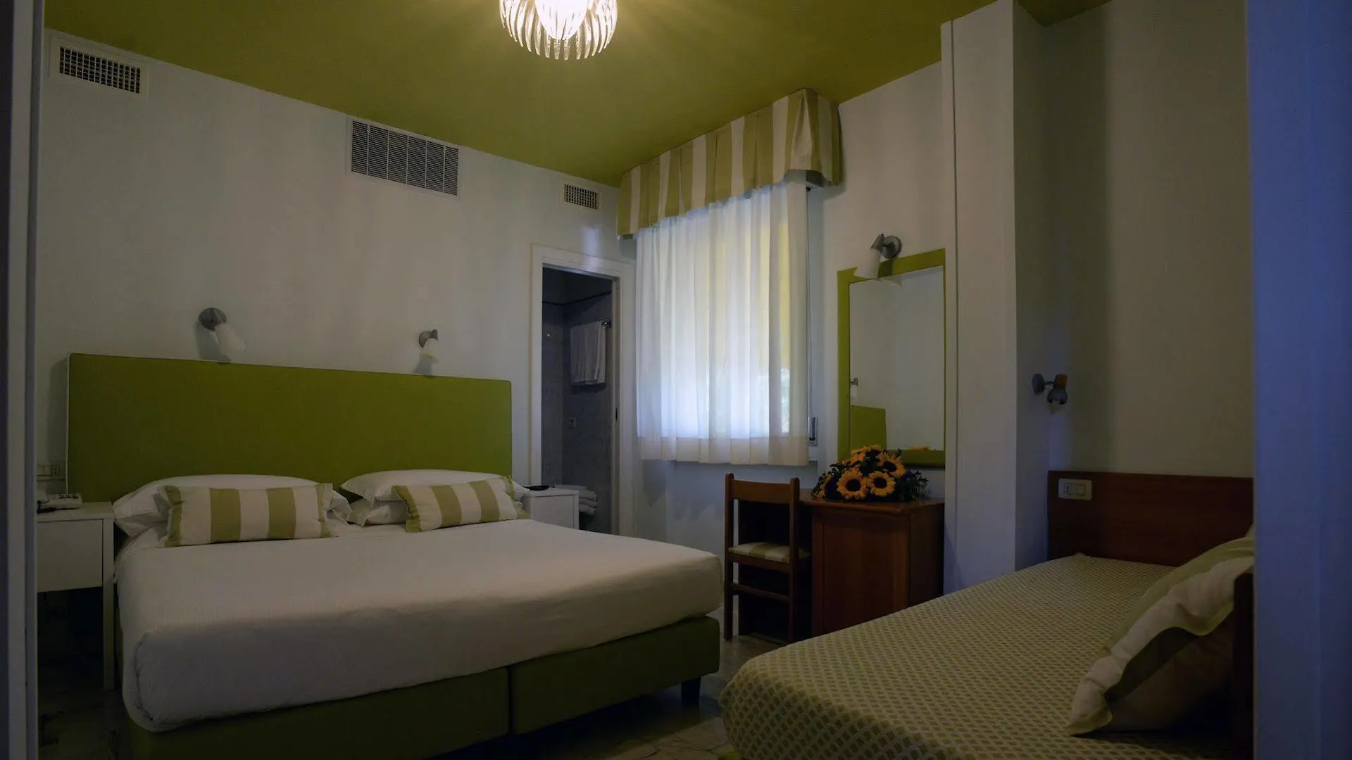 Hotel Giulio Cesare Cinquale 3*,  Italia