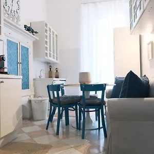 Comecasa 2 Bedrooms In Via Curtatone Italie
